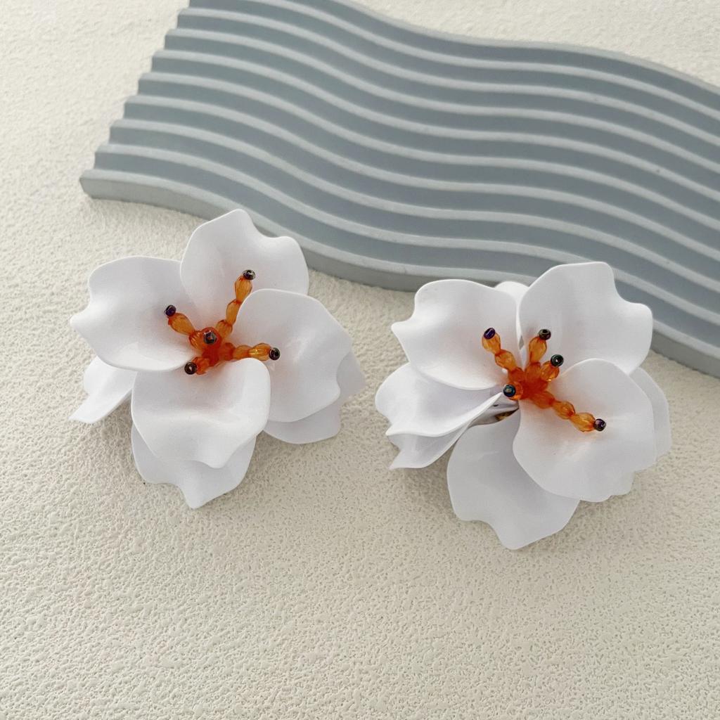ZA exaggerated fashion hand-woven white temperament multi-layer petal large flower stud earrings, simple and versatile woman