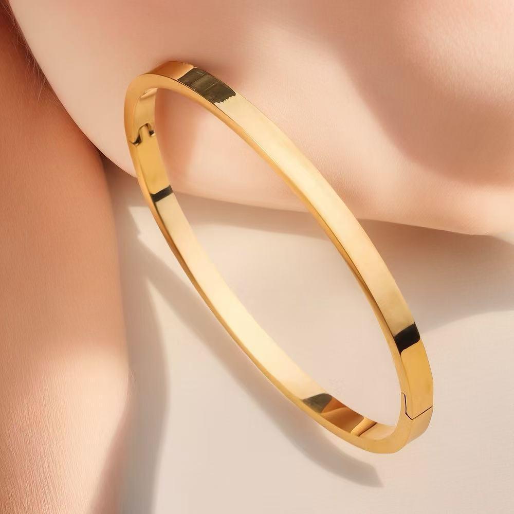 High-End Women's Stainless Steel Bracelet - Non-Fading, Titanium Steel, Elegant Buckle Jewelry
