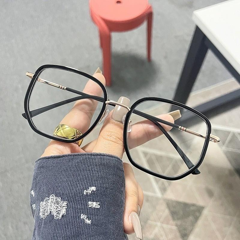 Anti Blue Light Flat Lens for Both Men and Women, Fashionable Metal Frame Glasses, Square Large Frame Flat Lens