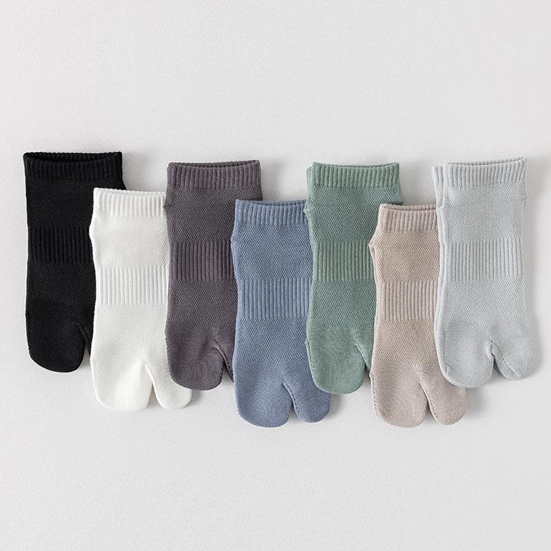 Two-finger Short Socks for Men, Spring and Summer, Thin Cotton Socks, Boneless Mesh, Sweat-absorbing and Non-dropping, Low-top Thumb Split Socks