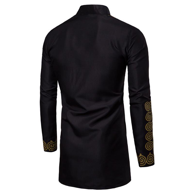 Camisa Masculina Média Branca com Gola Alta e Estampa Banhada a Ouro