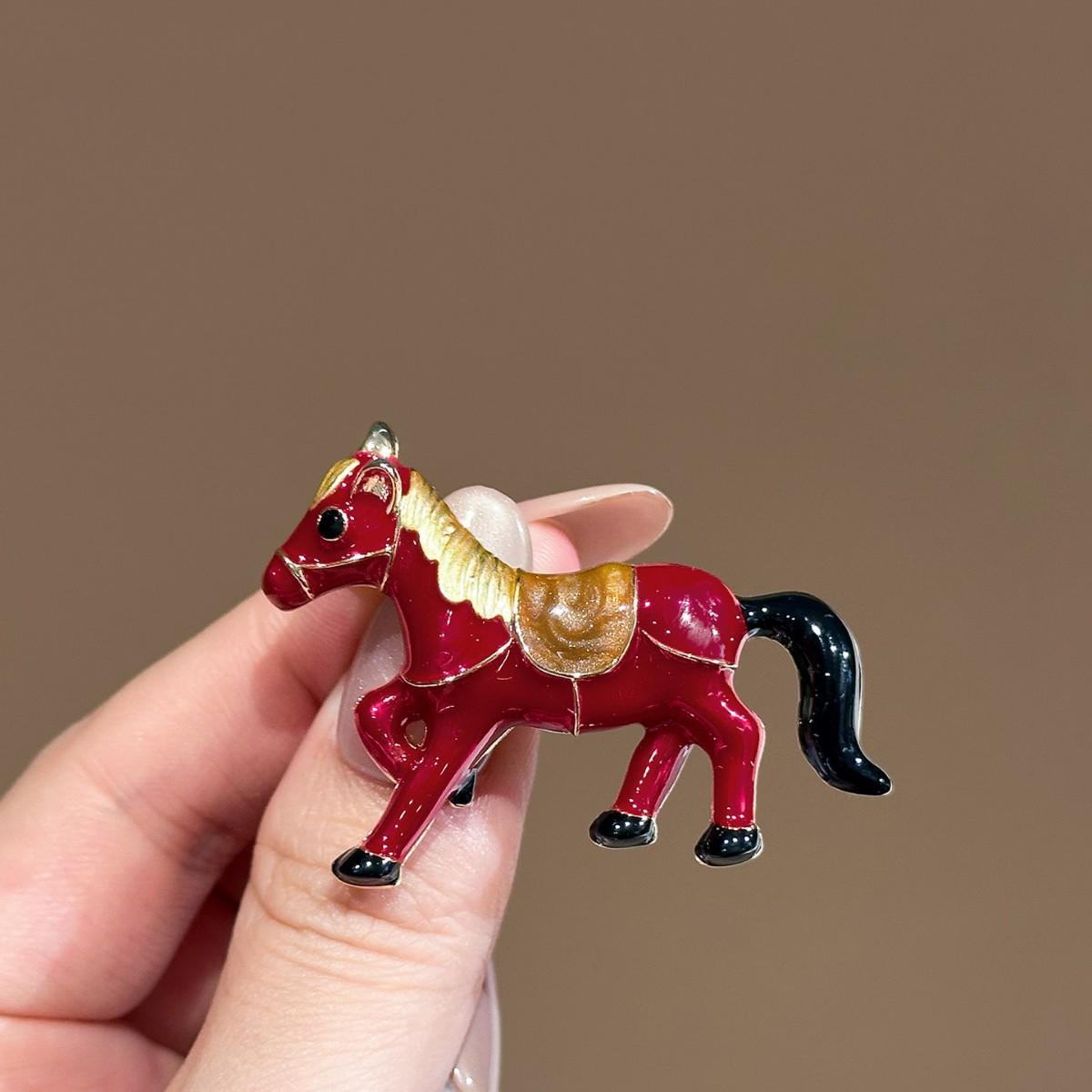 

[horse Galloping] Exquisite, High-end, Light Luxury, Spiritual and High-end Temperament Brooch 2*1.5CM червоний