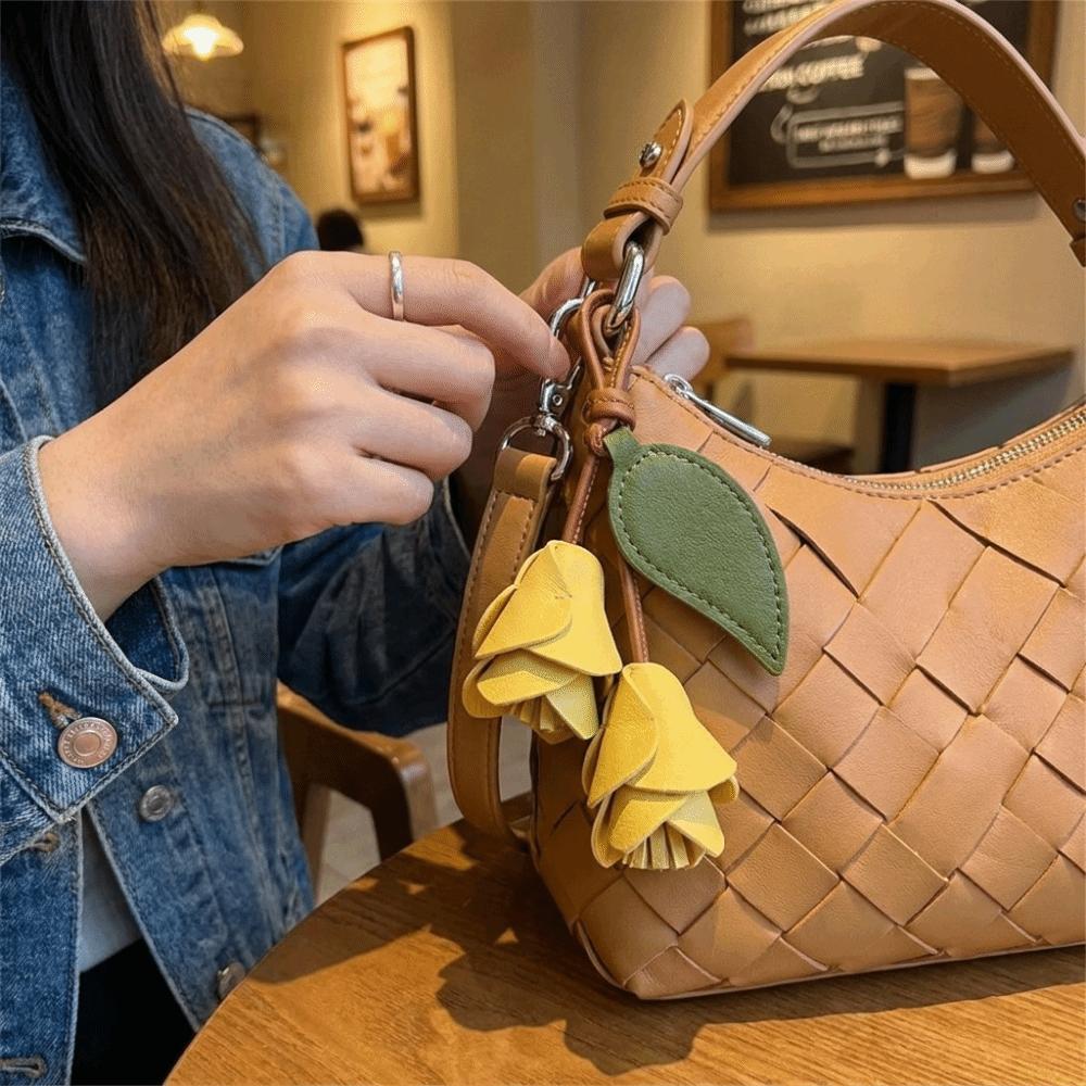 Lightweight Flower Bag Charm PU Leather Tulip Keychain Elegant Tulip Bag Charm  Gift Giving