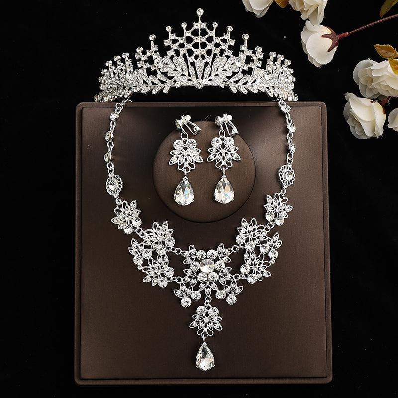 Ensemble Nuptial Féerique: Couronne, Collier & Boucles d'oreilles – Parfait pour un Mariage ou un Anniversaire