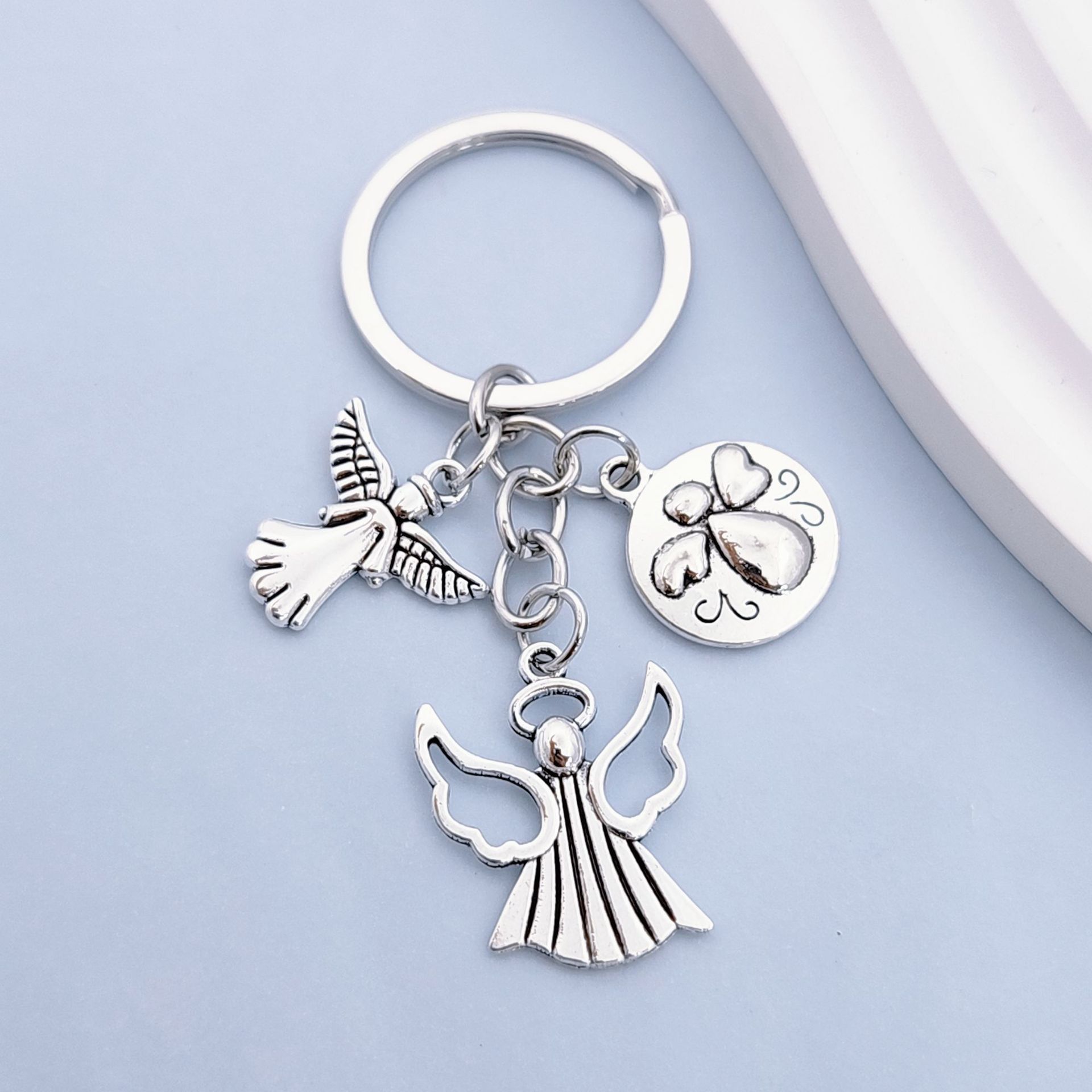 

1pc Elegant Angel Guardian Keychain, Creative Charm Key Ring for Backpacks and Car Keys, Perfect Gift for Loved Ones