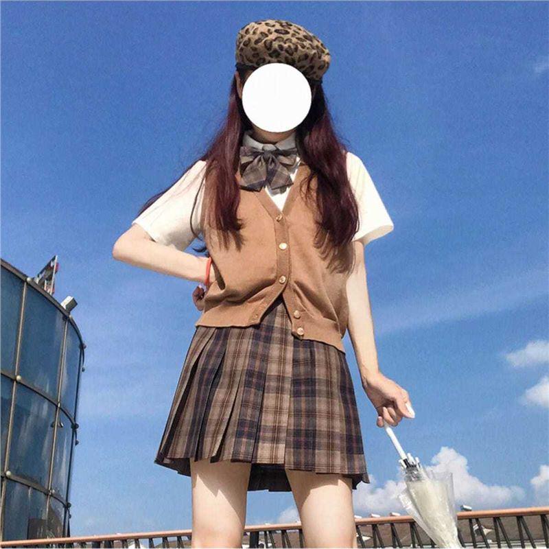 

Trendy JK Autumn/Winter Women s Two-Piece Set: Solid Pleated Skirt & Knit Vest XS