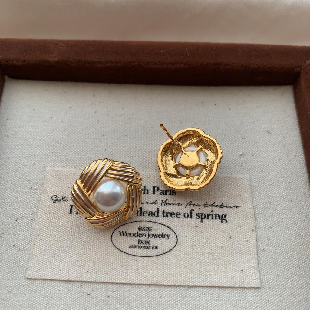 Gold Three-Dimensional Woven Pearl Stud Earrings French Retro Light Luxury Texture High-End Sense Fashion Three-Dimensional Personality