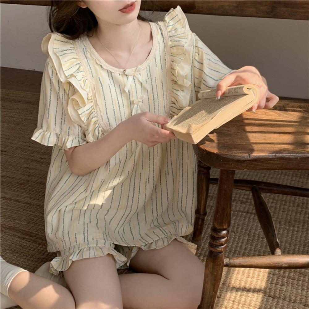 Summer New Short Sleeved Pajama Set for Women with a Thin Design and Bubble Wrinkle Fabric Suitable for Wearing Outside Sweet Home Clothes