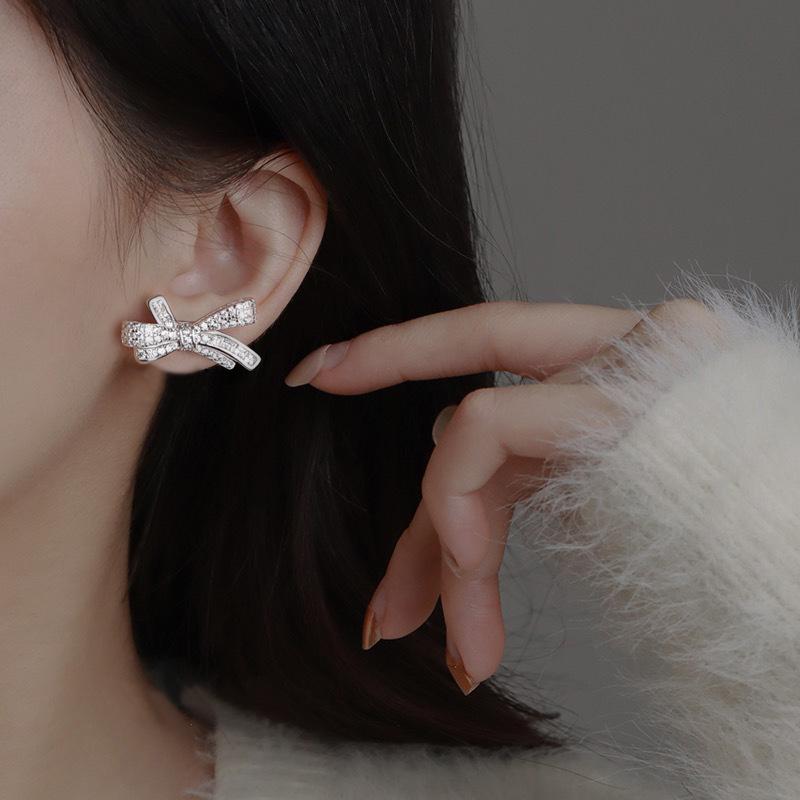 Cercei cu Fundiță cu Diamante Complete pentru Femei, Cercei cu Temperament de Personalitate de Lux Ușor, Bijuterii Delicate pentru Urechi cu Senzualitate Premium