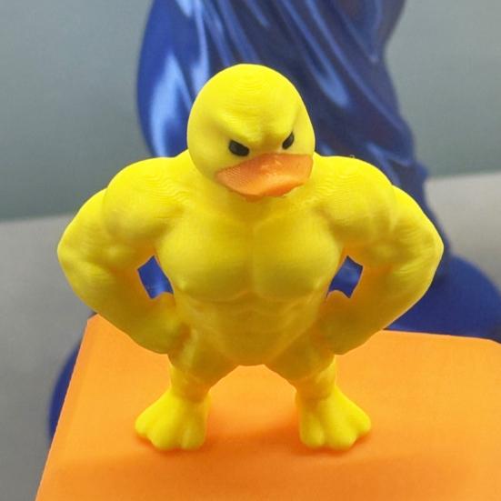 Svalnatá kachna socha 3D tištěná žlutá svalnatá kachna figurka socha domácí kancelář stolní dekorace ozdoba milovníci posilovny dárek