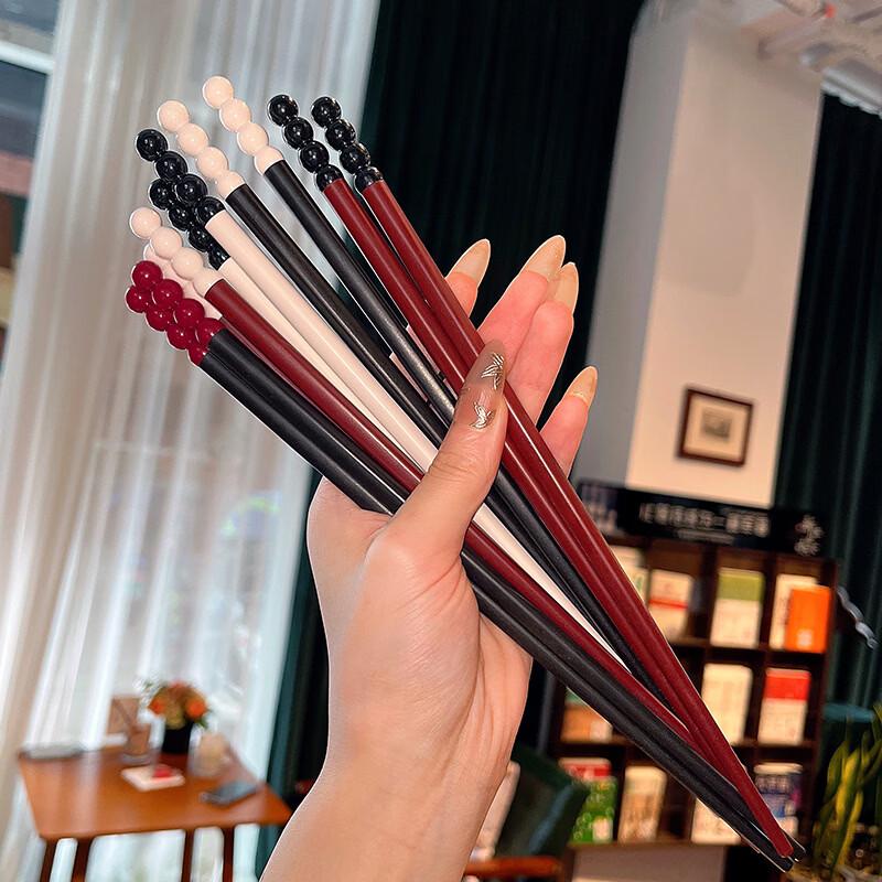 

Portable Macaron Candy Bean Chopsticks Set