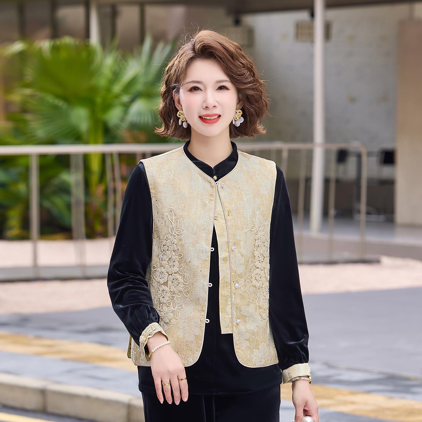 

Mom s Spring Outfit: Stylish Three-Piece Chinese Suit with Stand-Up Collar for Middle-aged and Elderly Women 2XL [105-120 lbs]