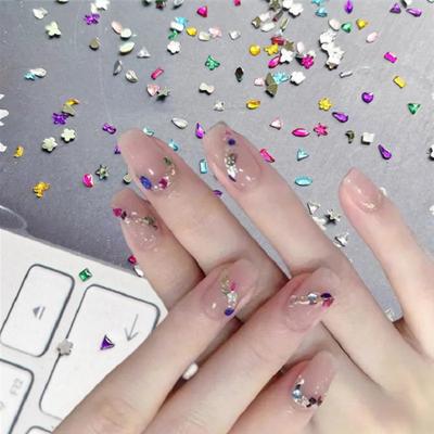 1000 Adet/Set Tırnak Sanatı Rhinestone Akrilik Karışık Mini Yıldız Kalp Damla Çiçek Geometrik Şekil Charm Kendin Yap Tırnak Dekorasyon Aksesuarları