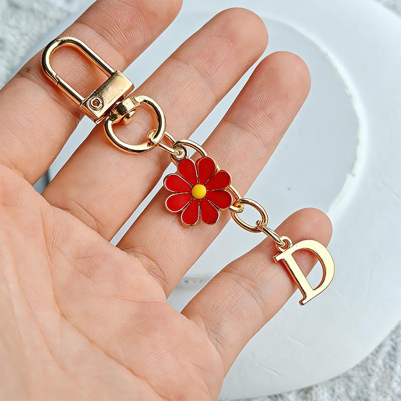 Metal Red Daisy Alphabet Keychain  A-Z 26 Letters Keyring Charms Bag Pendant Jewelry Gift Accessories
