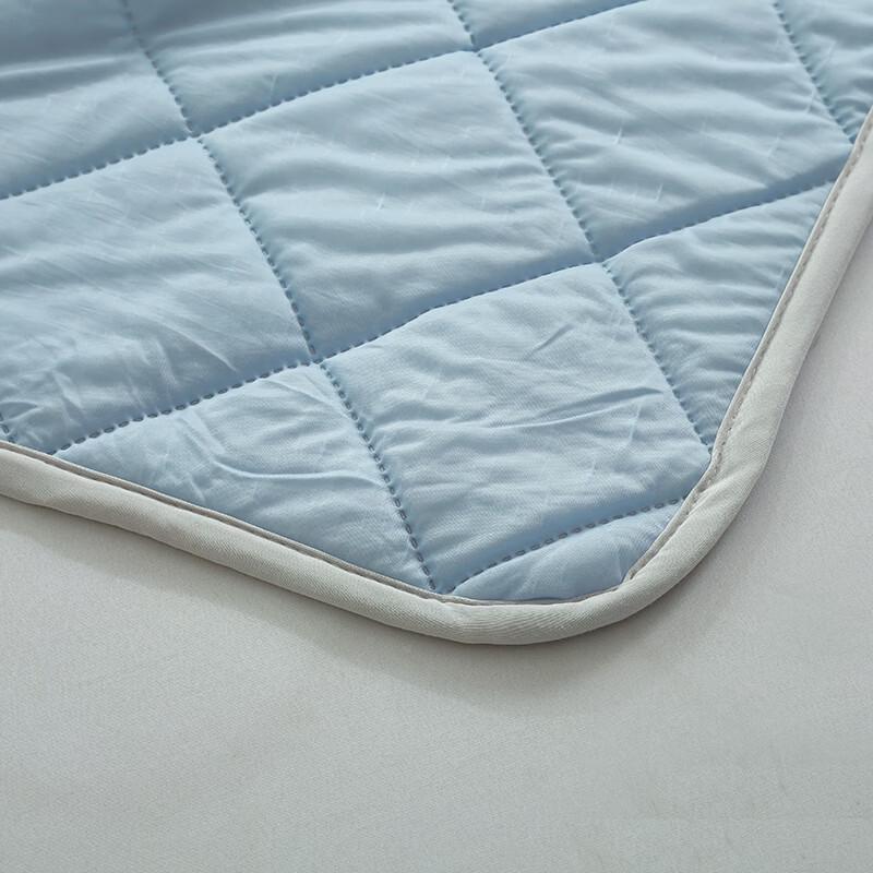 Baiweisi Ice Silk Cooling Summer Quilt