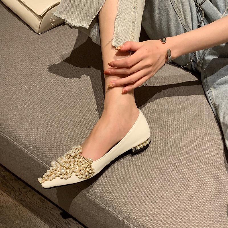 

Новые остроносые туфли на плоской подошве в стиле ретро с жемчугом и стразами, обувь больших размеров 414243 43 белый