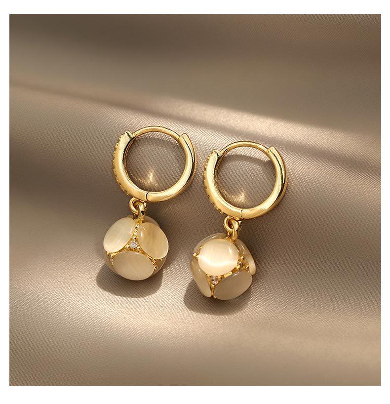 Exquisite Cat's Eye Stud Earrings: Trendy, High-End Design for Women, Autumn/Winter 2021