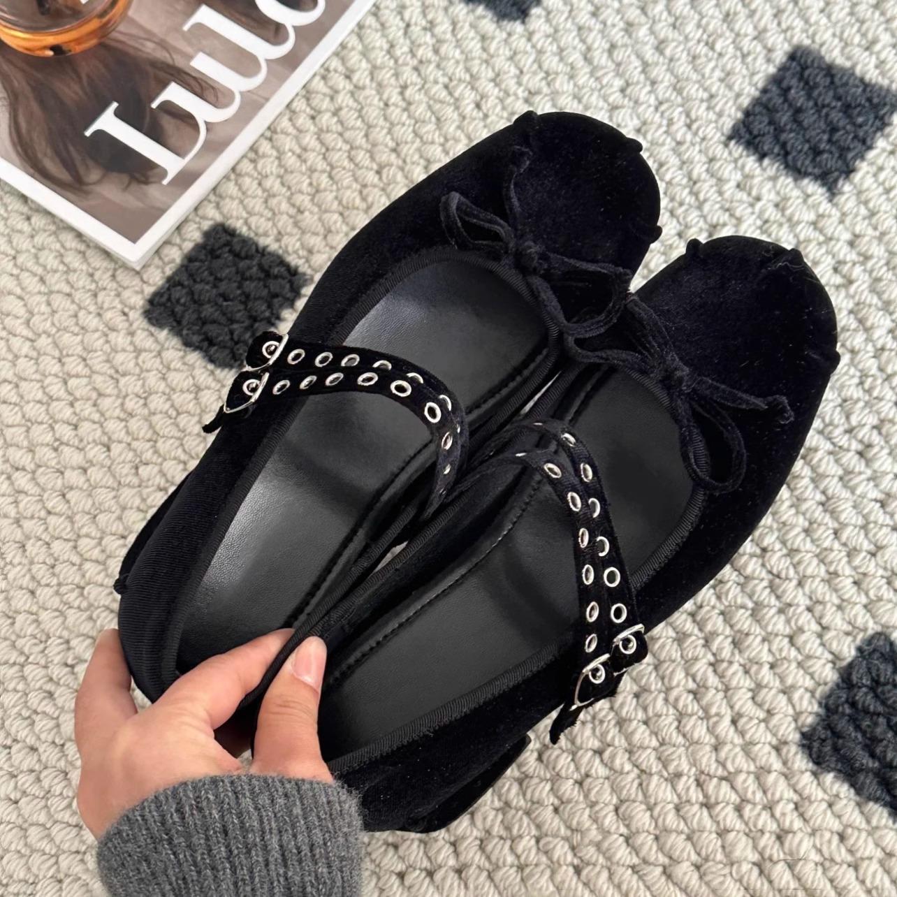 

2025 spring and autumn new low heel thick heel light mouth buckle bow evening single shoes casual versatile fashion women s shoes 39 чёрный