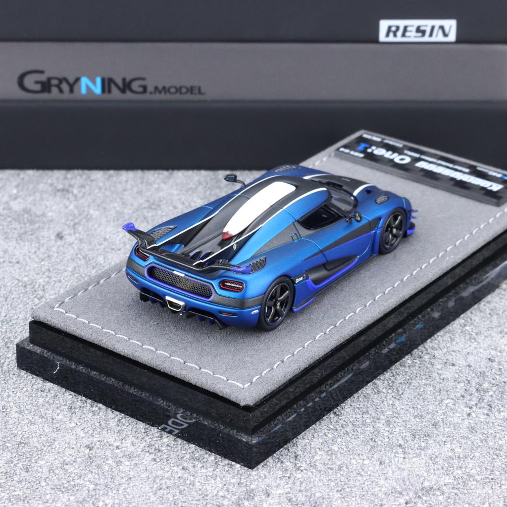 1:64, One:1 Glossy Silver/matte Blue, High-grade Resin Static Miniature Simulation Car Toy Model, Boy Collection Ornament.