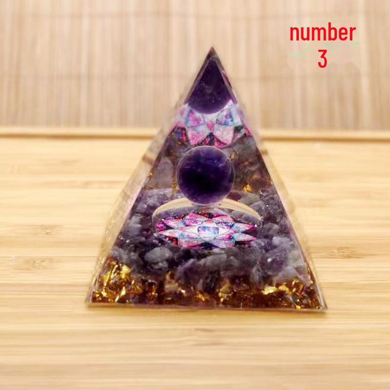 Ornamente creative din cristal: Pietre energetice, piramide și multe altele