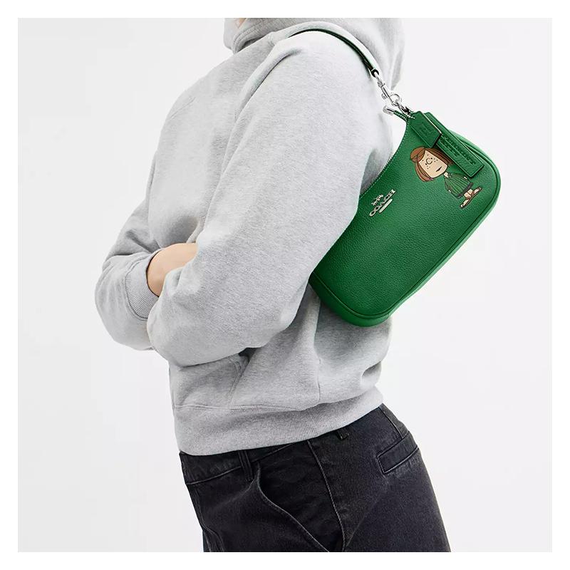 COACH PEANUTS co-branded Teri 24 printed pattern hardware pebbled leather shoulder crossbody handbag medium women's green