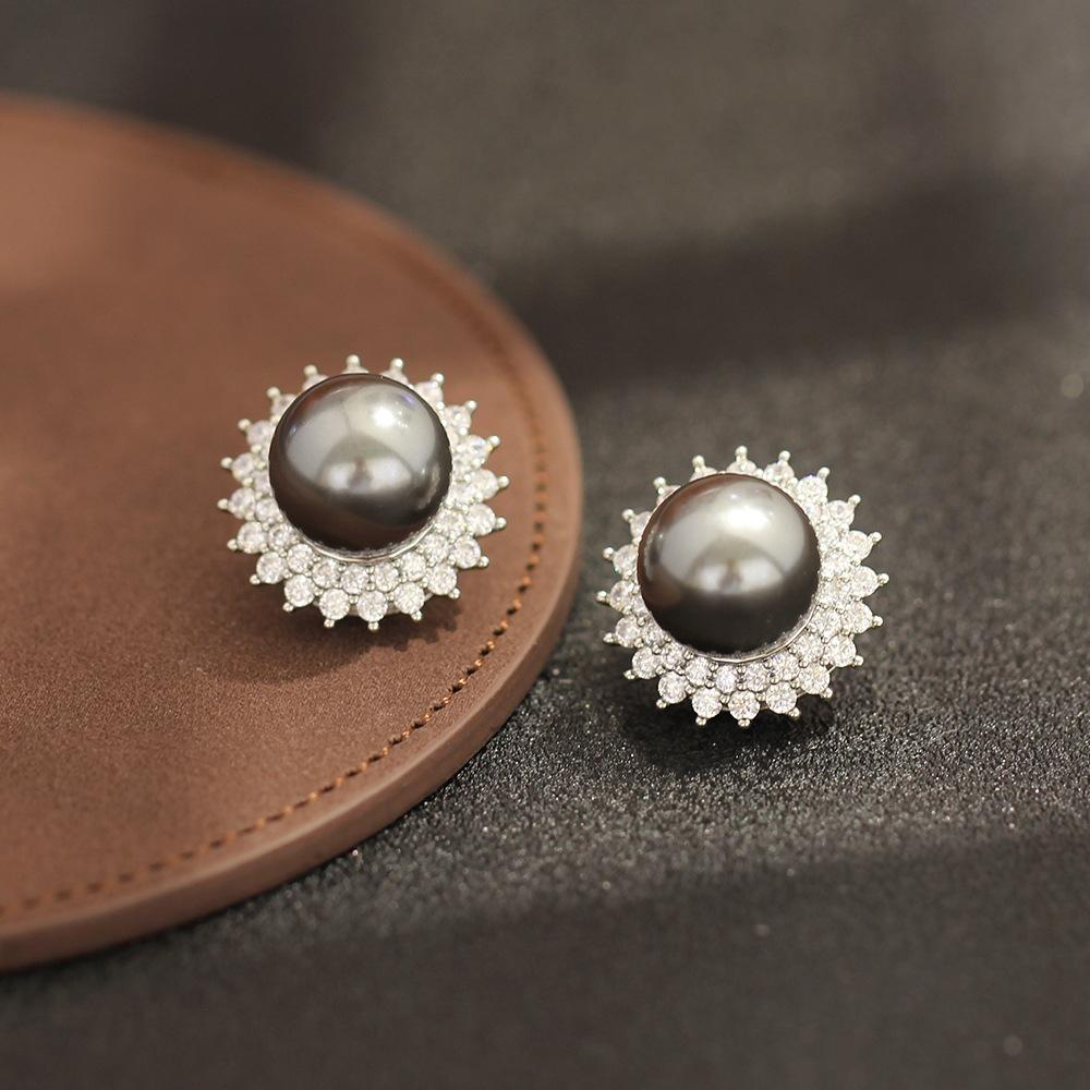 Light luxury high-end micro-inlaid zircon flower holder two-color pearl stud earrings with elegant golden pearl 925 silver needle earrings