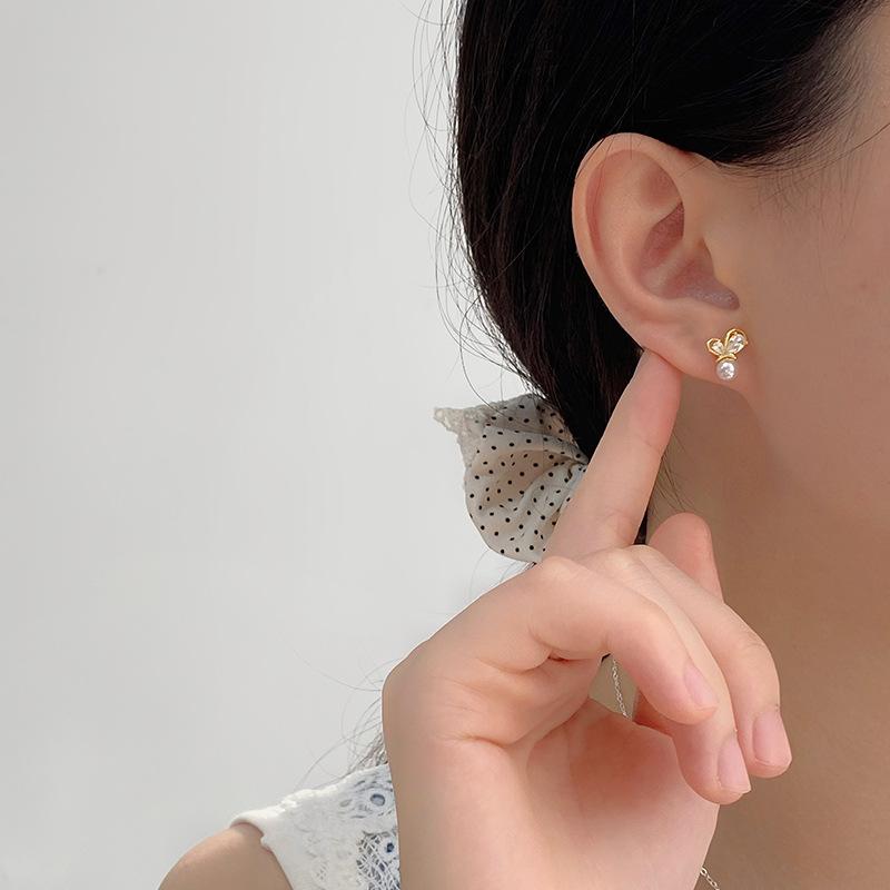 Creative Butterfly Pearl Earrings for Women with High-end Temperament New Product Earrings