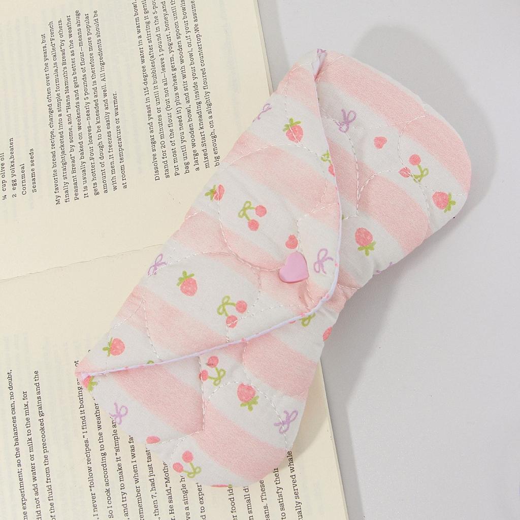 Kawaii Glasses Case Shockproof Floral Sunglasses Pouch Quilted Glasses Case Quilted Strawberry Eyeglass Bag For Backpacks