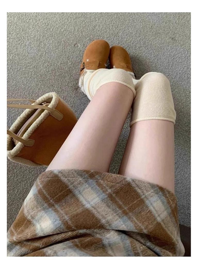 Women's A-line Plaid Retro Red Short Skirt - Autumn/Winter Petite Wool, Hip-hugging