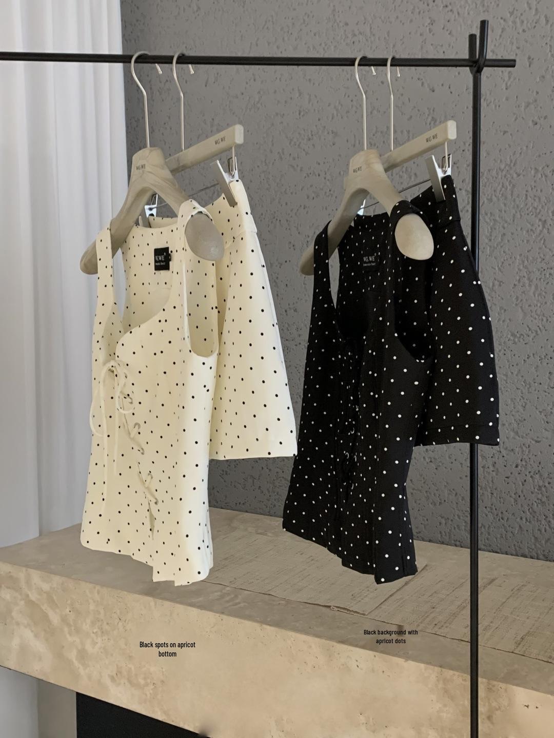 

Guangzhou Thirteen Hong Lace-Up Vest & Polka Dot Skirt Two-Piece Fall/Winter Set S