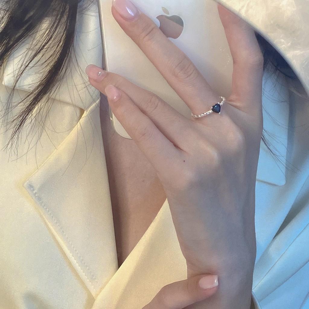 Elegant S925 Sterling Silver Heart-shaped Twisted Ring With Black Zirconia For Women