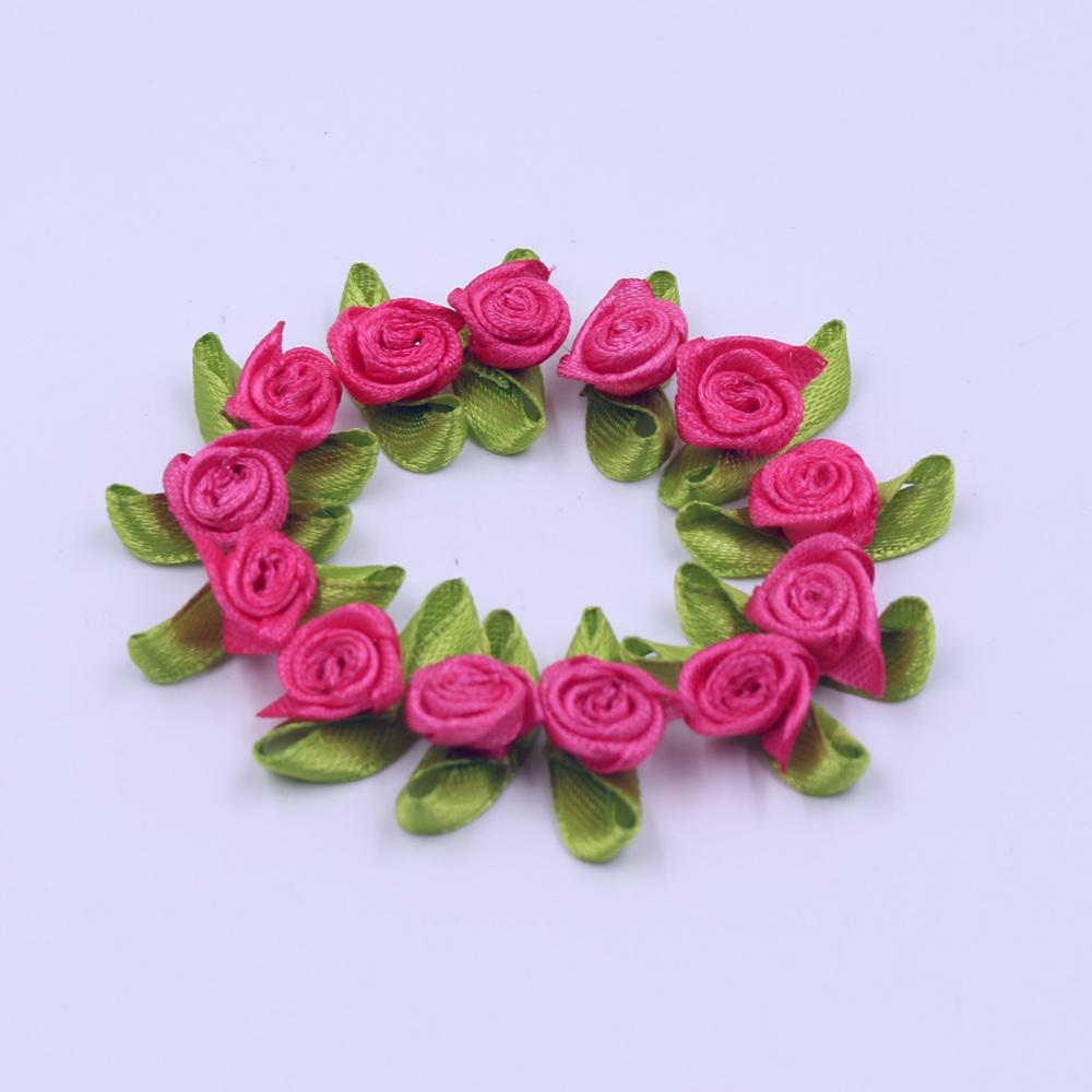 50 szt. Mini Satynowe Kwiatki ze Wstążki Jedwabna Główka Róży Wstążka DIY Ślubne Kokardy Aplikacje Rękodzieło Szycie Dodatki do Odzieży Dekoracje