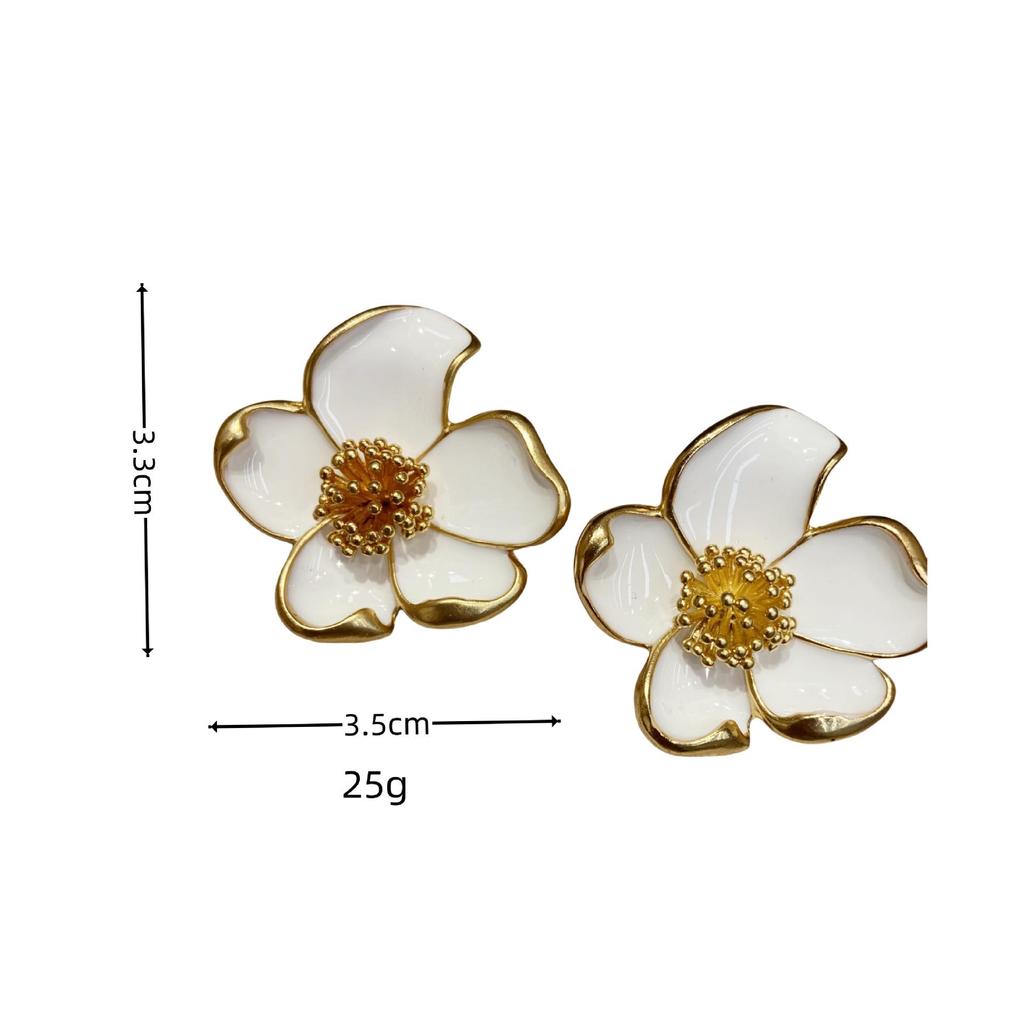 Silver Needle Camellia Drip Oil Earrings: Elegant French Retro White Flower Studs