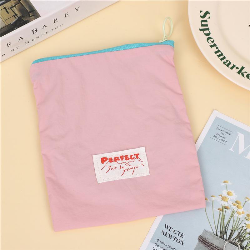 

Large Capacity Travel Makeup Bag – Fashionable, Lightweight, Portable Skincare & Cosmetics Storage