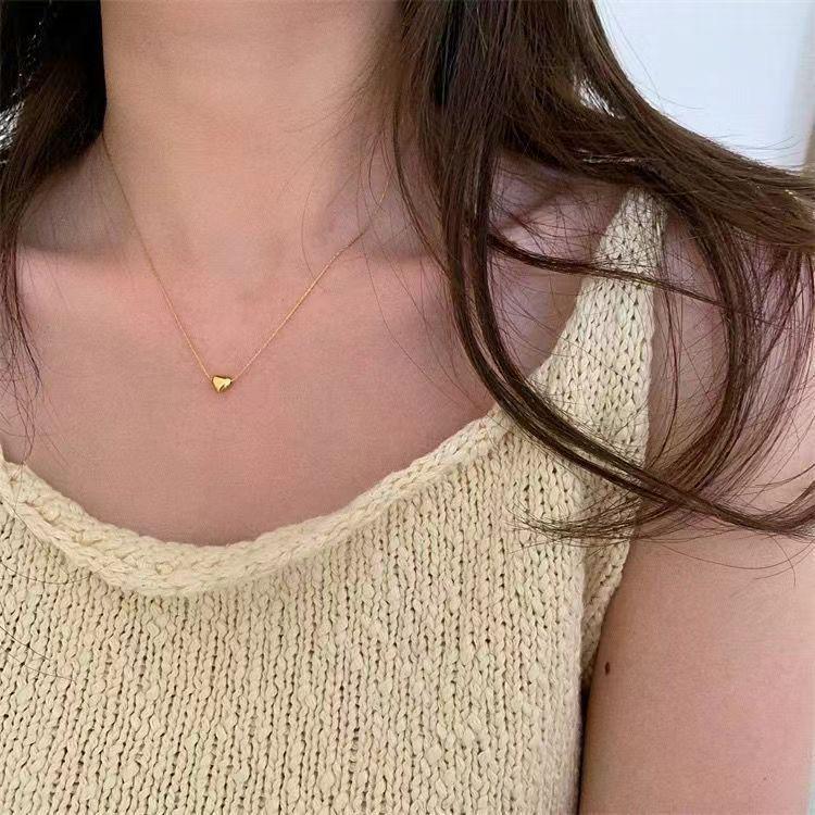 Elegant Niche 18K Gold Titanium Steel Love Pendant Necklace for Women - Fade-Resistant Clavicle Design