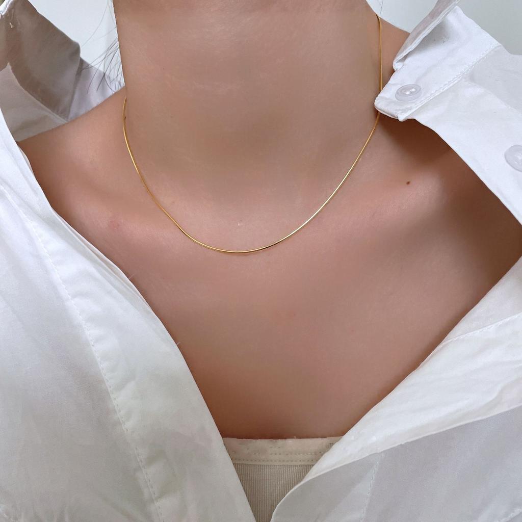Collana S925 in Argento Puro Estremamente Sottile Stile Cool per Uomini e Donne, Catena a Osso di Serpente Argento Lucido Ins Lusso Leggero, 1MM Impilabile per Indossare