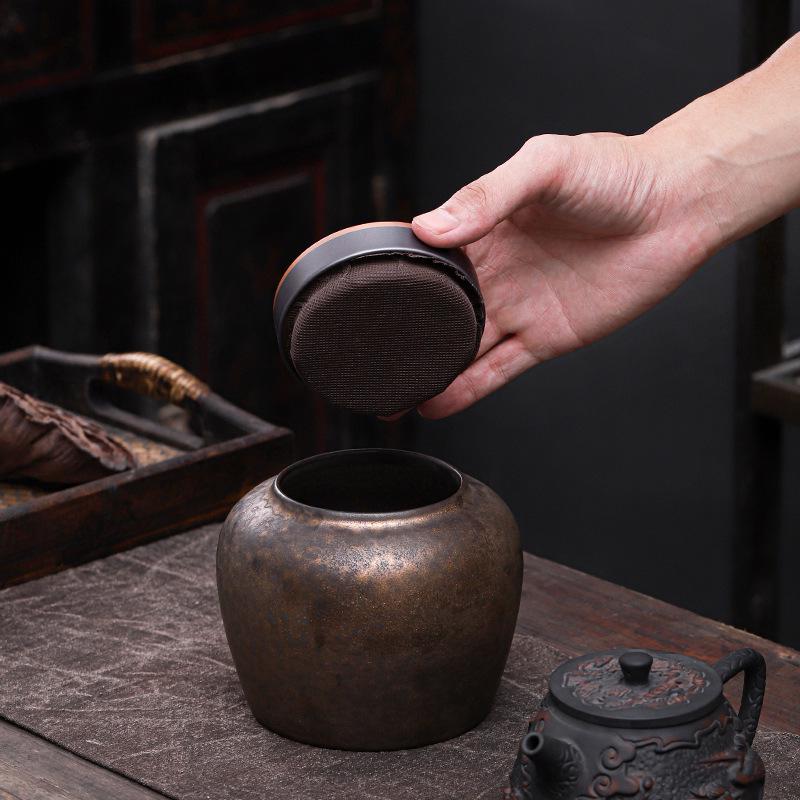 Gilded Ceramic Tea Canister: Moisture-Proof Retro Storage for Pu'er Tea - High-Grade Souvenir Box