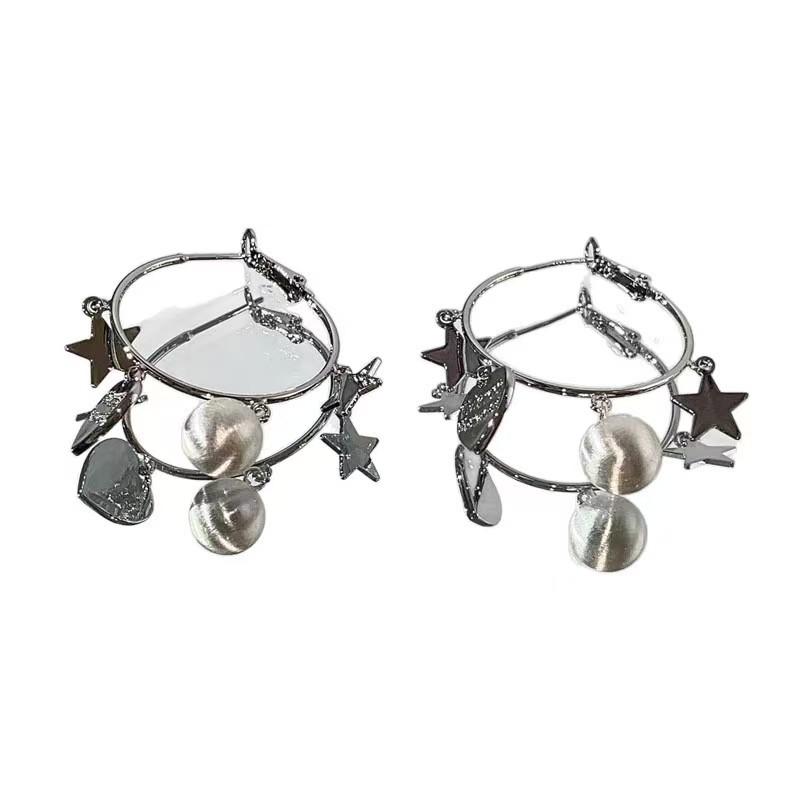 

Silver star love earrings, sweet and cool light luxury niche design earrings, simple and fashionable earrings, earrings.