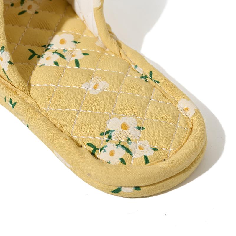 Stylish Quilted Indoor Fabric Slippers with Floral Pattern