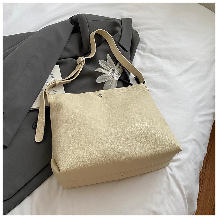 

Retro commuting large-capacity mother and child bag tote bag 2025 new high-end underarm tote bag casual commuting bag