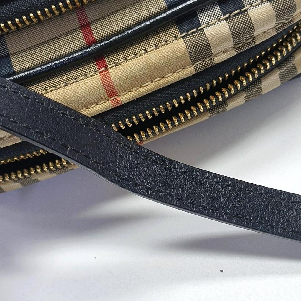 [Pre-Owned] Check Adjustable Shoulder Strap Zipper Cotton Blend Calfskin Camera Bag - Good #FPF9XY