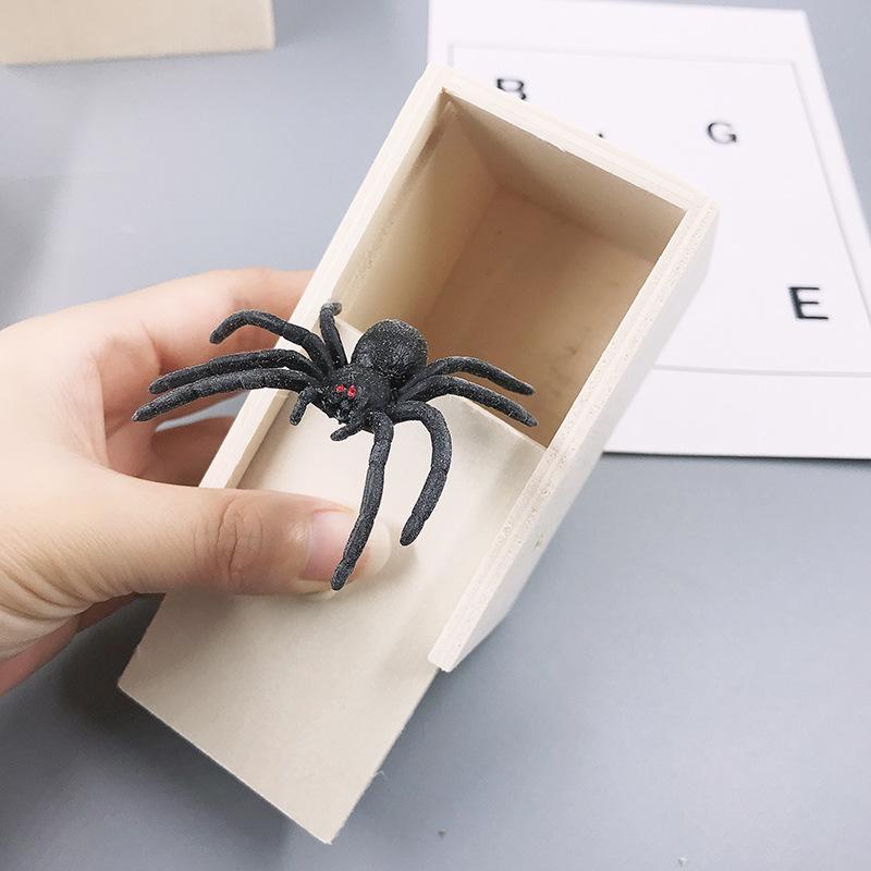 

Spider Scare Prank Box Pop Out Rubber Spider Handmade Wooden Scare Box Fun Surprise Joke Prank Trick Toy for Kid… More