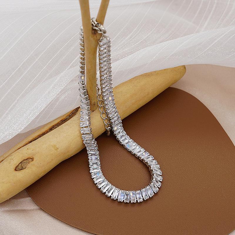 Elegant Zircon Choker Necklace: European and American Style