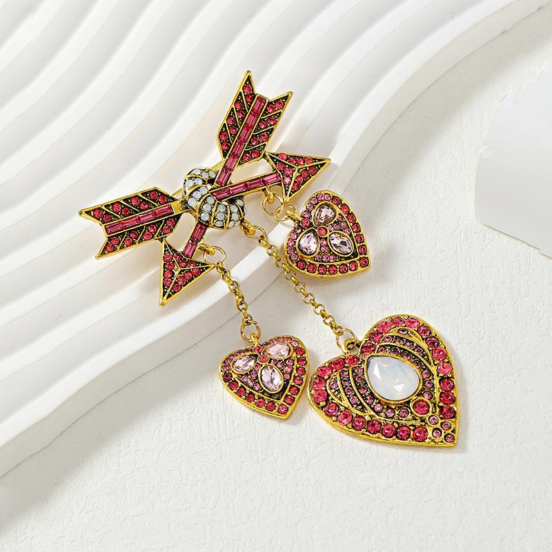 

Retro Heavy Industry Cupid s Love Arrow Light Luxury Love High-level Brooch 4*7CM