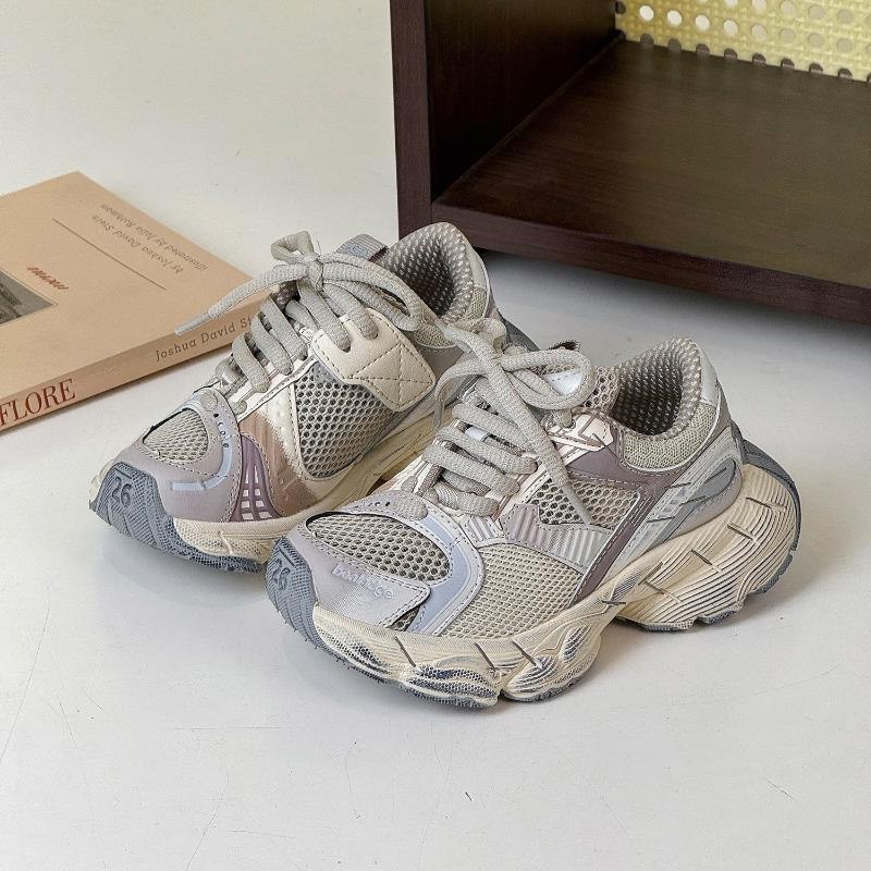 

Stapler dad shoes children s sneakers new classmates fashion trend boys and girls casual running shoes Size 26-30, starting from 5 pairs of whole hands