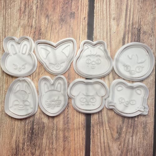 TARKAY Stray Kids Cookie Cutter Set (8 Pieces) - skzoo 2023 Concert MANIAC - Idol Support, Baking Supplies, Kitchen Press, Bento Box, Cooking, Biscuit