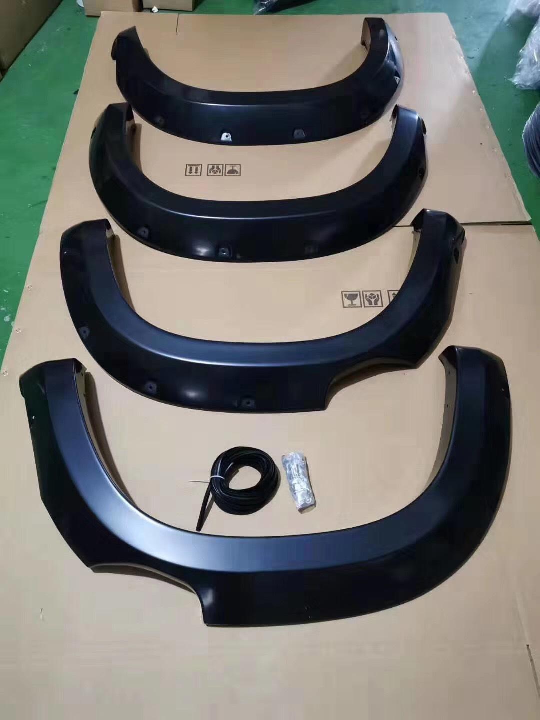 

Пікап Mercedes-Benz X-Class X250D з колісними арками з шипами, бризковиками GT та комплектом Wide Body