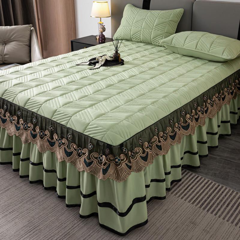 Elegantní prošívaná zesílená sukně na postel Třídílná sada King Queen Size Přehoz Protiskluzový povlak na postel s povlakem na polštář