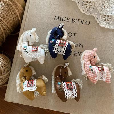 Poney en Tissu Fait Main avec Broche Brodée Dessin Animé Accessoires de Vêtement Bijoux pour Femmes Corsage Cheval