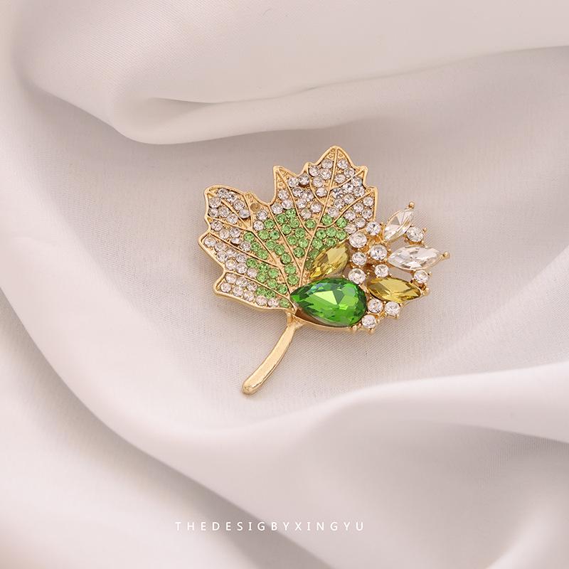 Broche Elegante de Pérola Dourada e Espiga de Trigo: Acessório Versátil e de Alta Qualidade para Mulheres